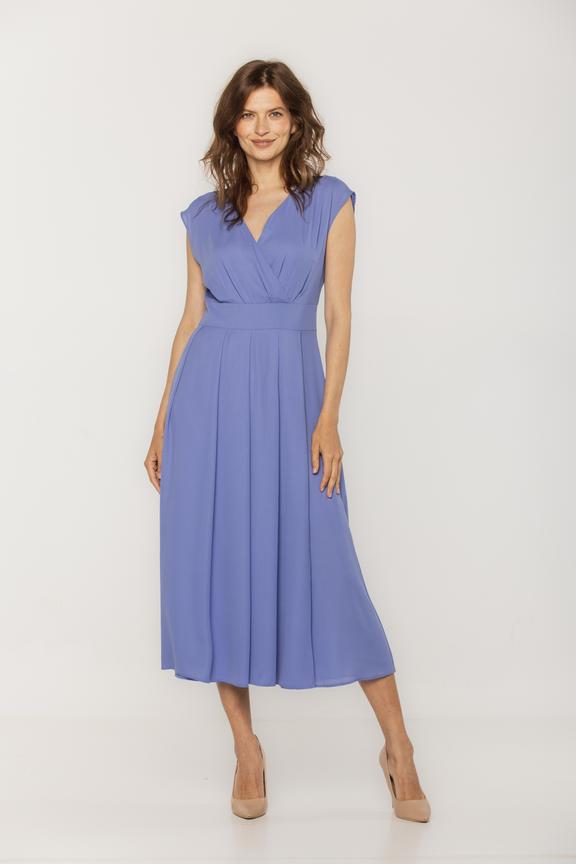 Wizytowa sukienka midi z rozkloszowanym dołem i kopertowym fasonem