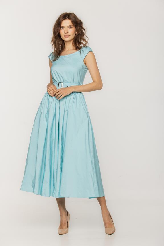 Wizytowa sukienka midi z tafty w pastelowym kolorze