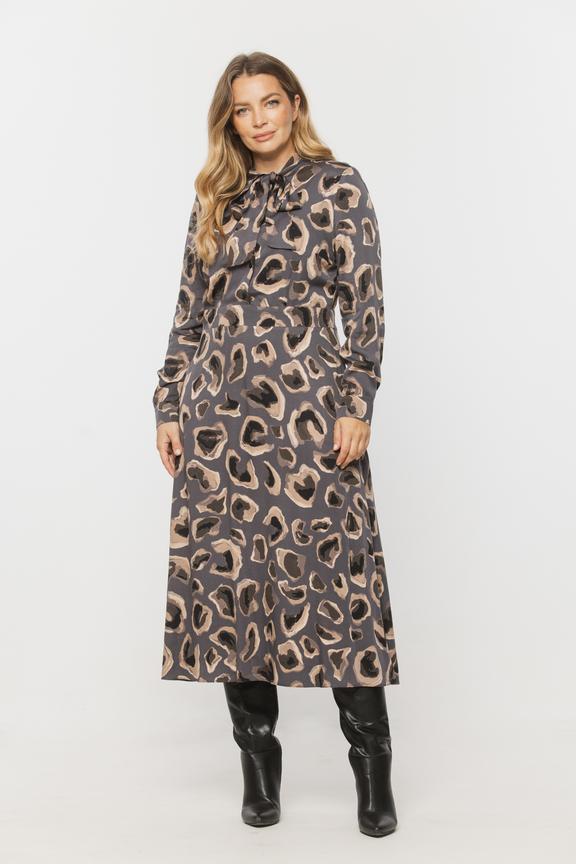 Wizytowa sukienka midi z wiskozy wiązana przy dekolcie