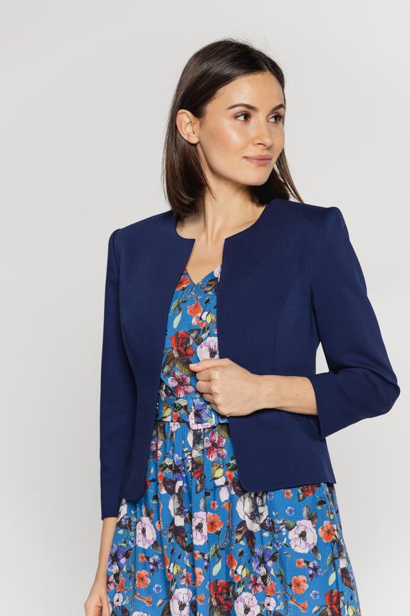 Krótki żakiet zapinany na haftkę