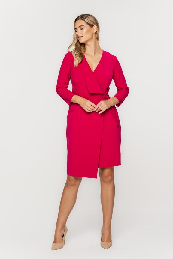 Zakładana amarantowa sukienka