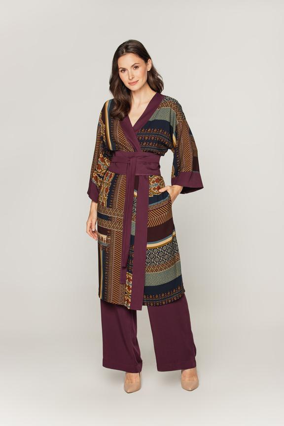 Zakładane kimono wiązane w pasie