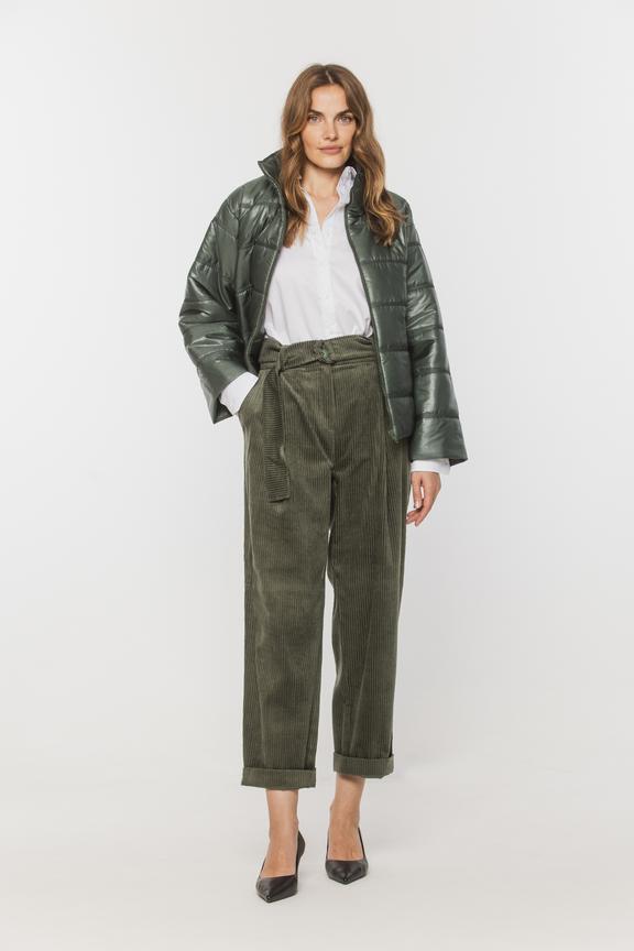 Zielone sztruksowe spodnie z paskiem i kieszeniami