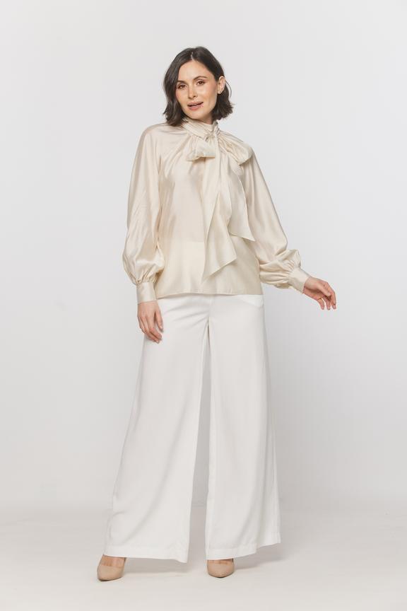 Zwiewna kremowa koszula z bufiastym rękawem