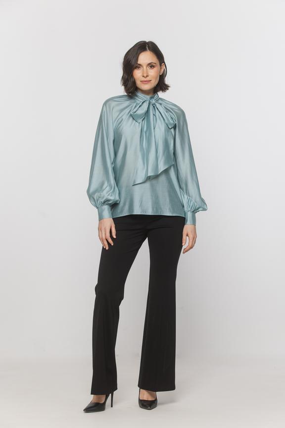 Zwiewna miętowa koszula z bufiastym rękawem