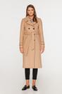Beżowy płaszcz z dużym kołnierzem