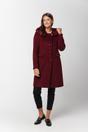 Bordowy płaszcz z alpaką i dużym kapturem