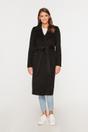 Zimowy czarny płaszcz z wełny