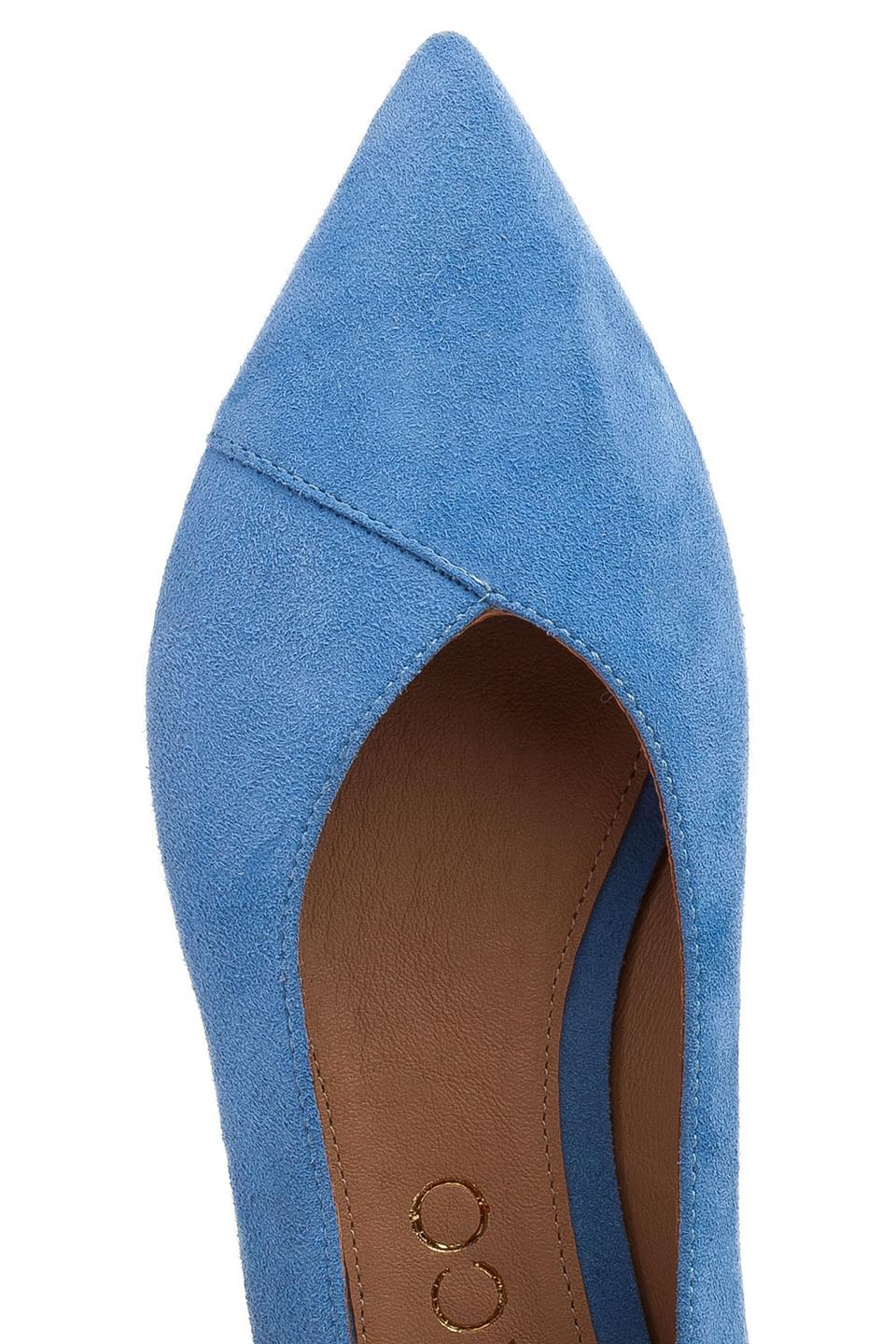 Błękitne buty na płaskiej podeszwie